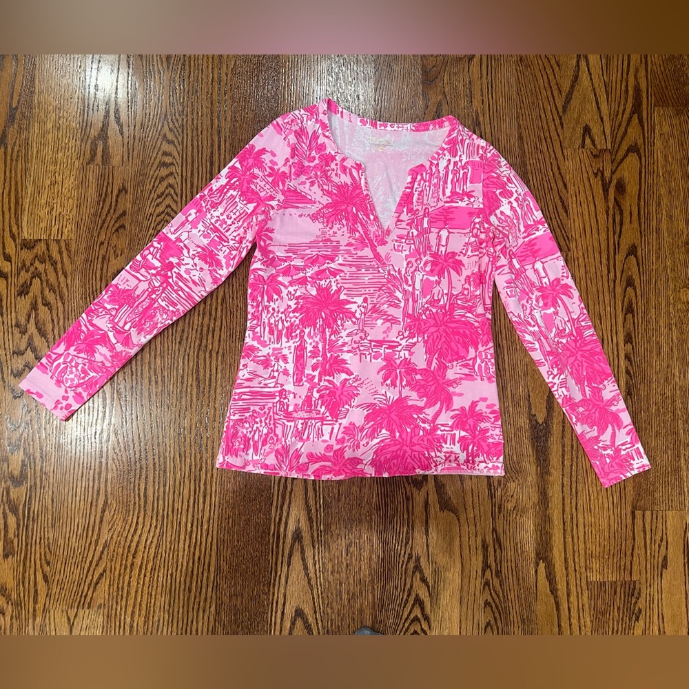Lilly Pulitzer bright pink v neck top. Slight tunic style. Size small. Like new!